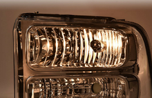 Load image into Gallery viewer, CHROME CONVERSION HEADLIGHTS FOR FORD F-250 F-350 SUPER DUTY EXCURSION 99-04
